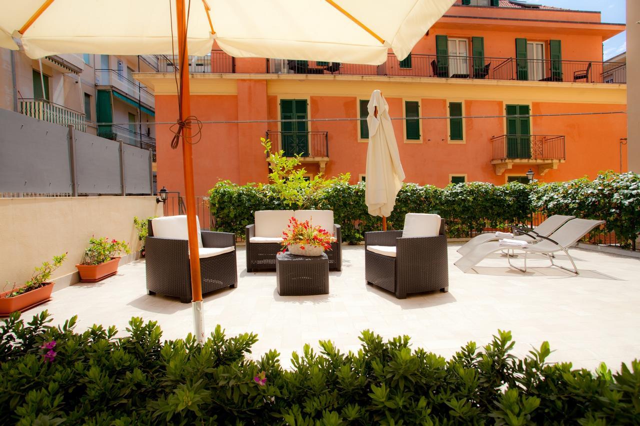 Hotel Lydia Alassio Esterno foto